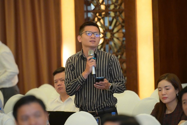 Ý kiến tại Phiên thảo luận cho biết, doanh nghiệp vẫn gặp khó khăn trong quá trình thực hiện các thủ tục liên quan đến đầu tư, đất đai, xây dựng, môi trường, phòng cháy chữa cháy và các thủ tục chuyên ngành khác Ý kiến tại Phiên thảo luận cho biết, doanh nghiệp vẫn gặp khó khăn trong quá trình thực hiện các thủ tục liên quan đến đầu tư, đất đai, xây dựng, môi trường, phòng cháy chữa cháy và các thủ tục chuyên ngành khác