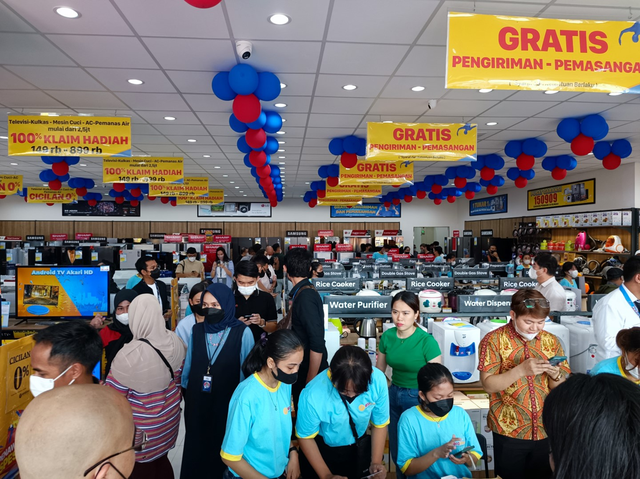 Mô hình cửa hàng hiện đại cùng phong cách phục vụ tận tâm giúp chuỗi EraBlue nhanh chóng chiếm lĩnh tình cảm của người tiêu dùng tại thị trường vạn đảo