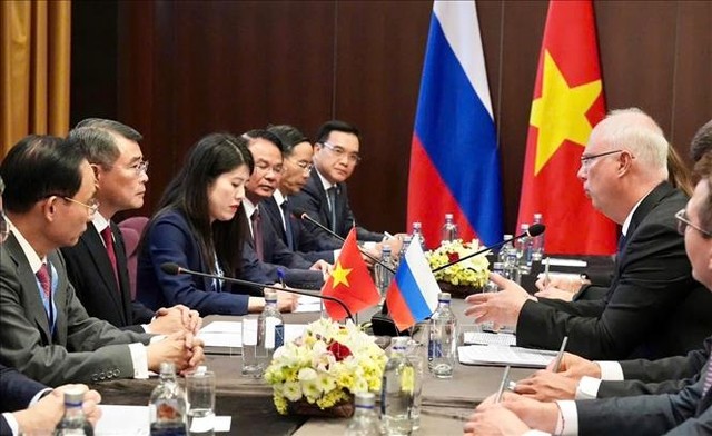 Thủ tướng Chính phủ Lê Minh Hưng tiếp Tổng Giám đốc Quỹ Đầu tư trực tiếp Nga. (Ảnh: TTXVN) Thủ tướng Chính phủ Lê Minh Hưng tiếp Tổng Giám đốc Quỹ Đầu tư trực tiếp Nga. (Ảnh: TTXVN)