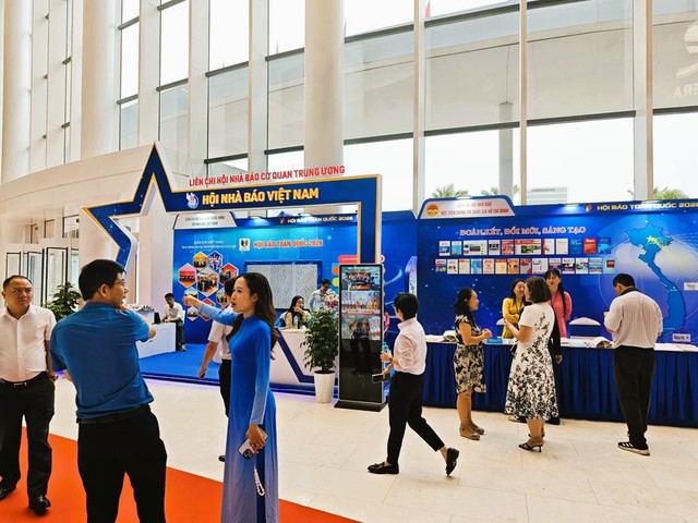 Hội Báo toàn quốc 2026 thu hút đông đảo nhà báo, đại biểu và công chúng. Ảnh: Thanh Sơn