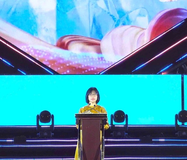 Bà Nguyễn Thị Thanh Lịch, Phó chủ tịch UBND tỉnh Gia Lai phát biểu khai mạc chương trình Bà Nguyễn Thị Thanh Lịch, Phó chủ tịch UBND tỉnh Gia Lai phát biểu khai mạc chương trình