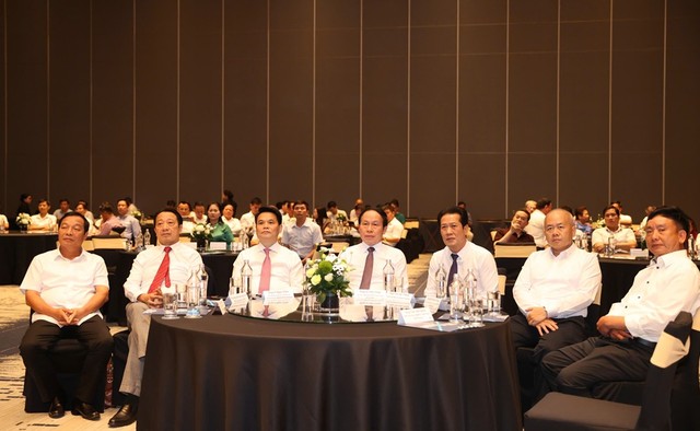 Các đồng chí lãnh đạo Trung ương và lãnh đạo TP. Hải Phòng tham dự Hội nghị