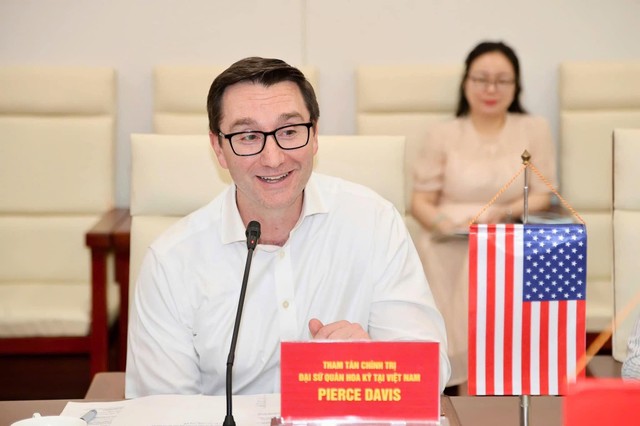 Ông Pierce Davis, Tham tán Chính trị Đại sứ quán Hoa Kỳ tại Việt Nam khẳng định, những kết quả toàn diện này sẽ là nền tảng vững chắc để hai bên tiếp tục mở rộng mối quan hệ hợp tác sâu rộng trong các lĩnh vực có ý nghĩa chiến lược mà hai bên cùng quan tâm