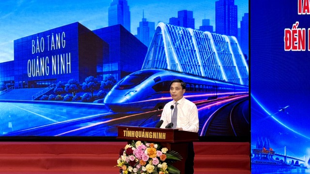 Ông Vũ Văn Diện, Phó Chủ tịch Thường trực UBND tỉnh Quảng Ninh đã công bố các quy hoạch. Ảnh: Quỳnh Nga Ông Vũ Văn Diện, Phó Chủ tịch Thường trực UBND tỉnh Quảng Ninh đã công bố các quy hoạch. Ảnh: Quỳnh Nga