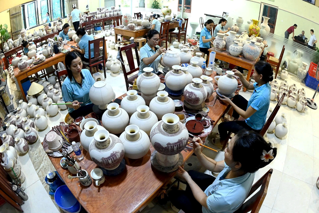Nghệ nhân Gốm Chu Đậu được đảm bảo cuộc sống để có thể dồn tâm huyết tiếp tục gìn giữ nghệ thuật gốm sứ truyền thống