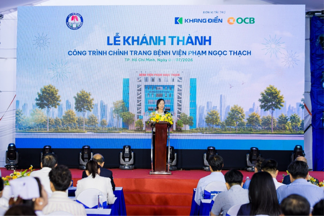 Bà Nguyễn Thùy Dương - Phó Tổng Giám đốc Công ty Cổ phần Đầu tư và Kinh doanh Nhà Khang Điền phát biểu tại buổi lễ. Bà Nguyễn Thùy Dương - Phó Tổng Giám đốc Công ty Cổ phần Đầu tư và Kinh doanh Nhà Khang Điền phát biểu tại buổi lễ.