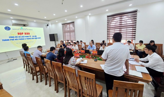 Quang cảnh họp báo. Quang cảnh họp báo.