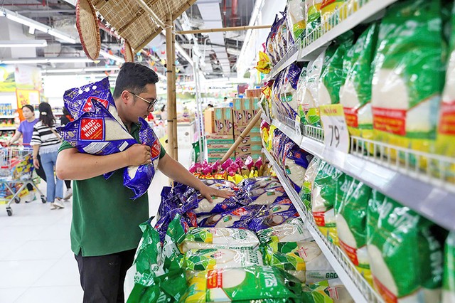 Tiêu dùng quý II/2026 tăng 13,9%, 6 tháng tăng 12,9% so với cùng kỳ. Ảnh: Đức Thanh