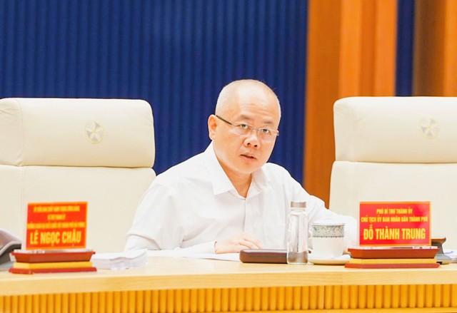 Ông Đỗ Thành Trung, Chủ tịch UBND TP. Hải Phòng điều hành thảo luận về phát triển kinh tế - xã hội. Ông Đỗ Thành Trung, Chủ tịch UBND TP. Hải Phòng điều hành thảo luận về phát triển kinh tế - xã hội.