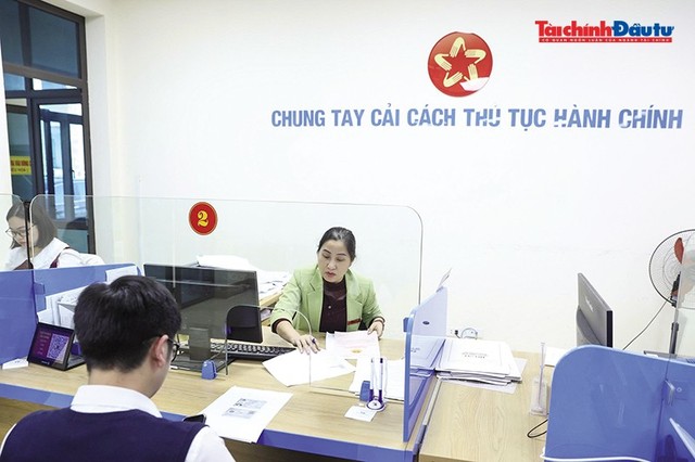 Cắt giảm thủ tục hành chính được xem là bước chuyển mạnh về tư duy xây dựng thể chế. Ảnh: Nguyễn Tấn Cắt giảm thủ tục hành chính được xem là bước chuyển mạnh về tư duy xây dựng thể chế. Ảnh: Nguyễn Tấn