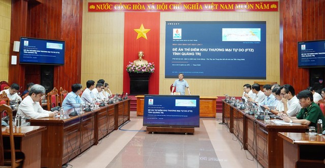 Phó Chủ tịch UBND tỉnh Quảng Trị Lê Đức Tiến chủ trì, phát biểu tại cuộc họp. Ảnh: Hồng Mến Phó Chủ tịch UBND tỉnh Quảng Trị Lê Đức Tiến chủ trì, phát biểu tại cuộc họp. Ảnh: Hồng Mến