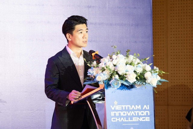 Ông Đỗ Quang Vinh, Phó chủ tịch Hội đồng quản trị kiêm Phó tổng giám đốc SHB tham luận tại sự kiện. Ông Đỗ Quang Vinh, Phó chủ tịch Hội đồng quản trị kiêm Phó tổng giám đốc SHB tham luận tại sự kiện.