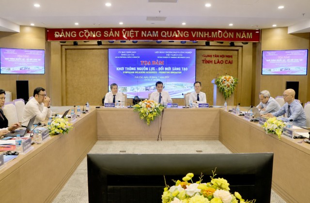 Toàn cảnh toạ đàm.