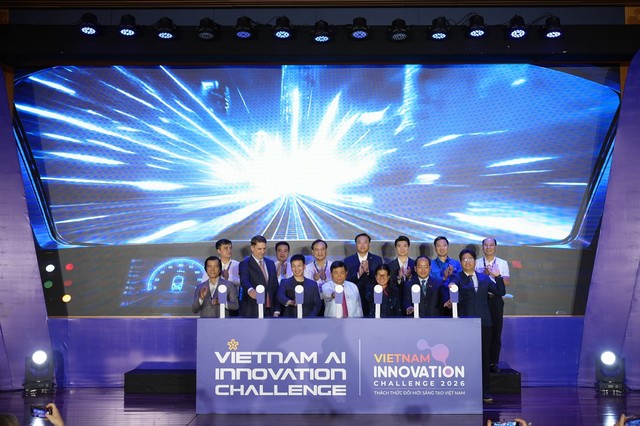 Các đại biểu thực hiện nghi thức phát động Chương trình Thách thức Đổi mới sáng tạo Việt Nam (VIC) 2026 và Cuộc thi Olympic Trí tuệ nhân tạo Quốc tế (IAIO) 2027.