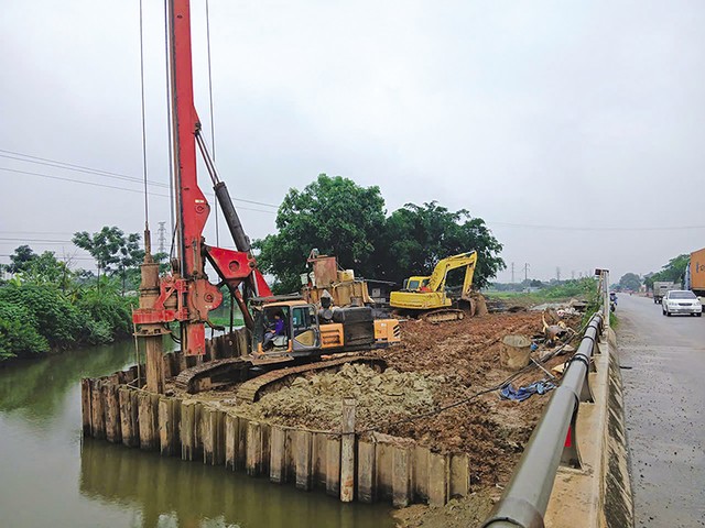 Nhiều khó khăn cả cũ và mới khiến các dự án giao thông chậm tiến độ. Ảnh: P.V Nhiều khó khăn cả cũ và mới khiến các dự án giao thông chậm tiến độ. Ảnh: P.V