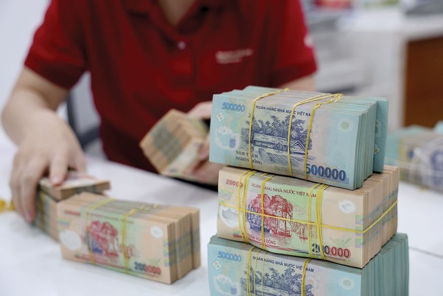 Nguồn vốn huy động chủ yếu là ngắn hạn nhưng ngân hàng đang phải gánh vai trò cung ứng vốn chủ đạo cho các dự án đầu tư dài hạn Nguồn vốn huy động chủ yếu là ngắn hạn nhưng ngân hàng đang phải gánh vai trò cung ứng vốn chủ đạo cho các dự án đầu tư dài hạn