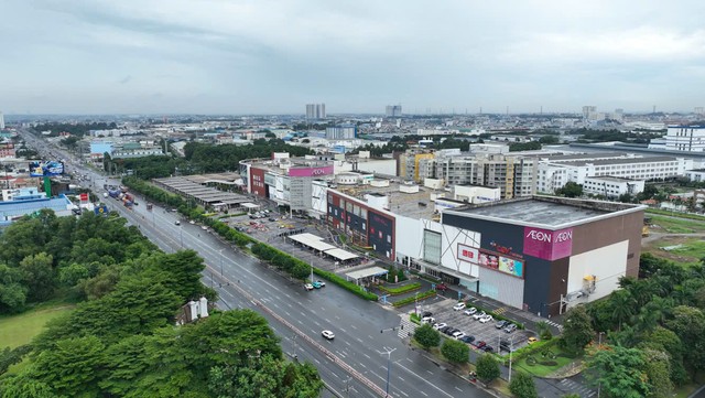 AEON Mall Canary với quy mô 6,2 ha là trung tâm thương mại lớn nhất tại Thuận An. AEON Mall Canary với quy mô 6,2 ha là trung tâm thương mại lớn nhất tại Thuận An.