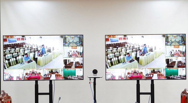 Đại diện các xã phát biểu ý kiến tại các điểm cầu trực tuyến. Ảnh: Trường Nhật Đại diện các xã phát biểu ý kiến tại các điểm cầu trực tuyến. Ảnh: Trường Nhật