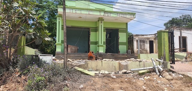 Công trình nhà ở của người dân đang được phá dỡ để bàn giao mặt bằng cho dự án. Ảnh: Ngọc Tân Công trình nhà ở của người dân đang được phá dỡ để bàn giao mặt bằng cho dự án. Ảnh: Ngọc Tân