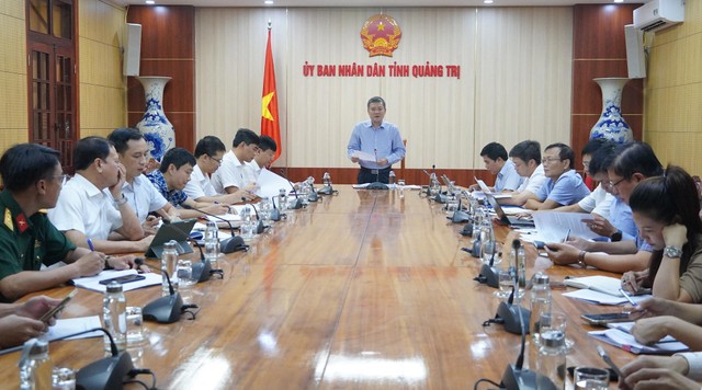 Phó Chủ tịch UBND tỉnh Quảng Trị Phan Phong Phú phát biểu tại buổi làm việc. Ảnh: Mai Anh