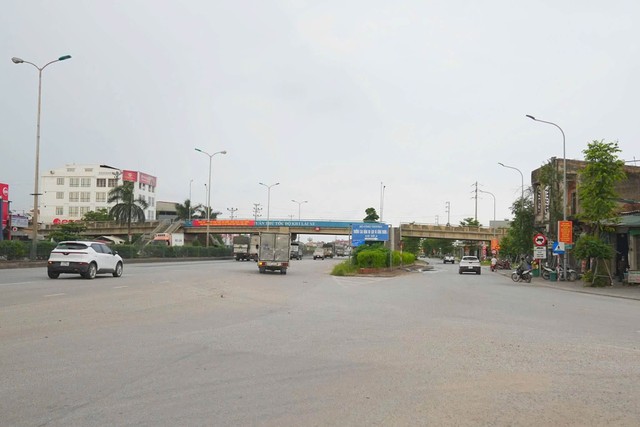Quốc lộ 5- Khu vực gần ngã tư Lai Cách. Ảnh: Đàm Thanh Quốc lộ 5- Khu vực gần ngã tư Lai Cách. Ảnh: Đàm Thanh