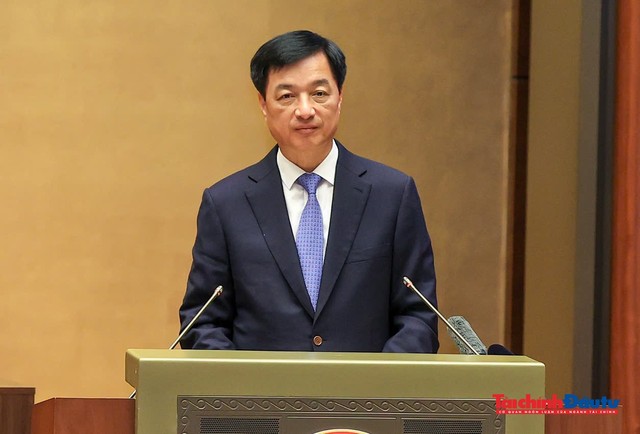 Đồng chí Nguyễn Duy Ngọc, Ủy viên Bộ Chính trị, Bí thư Trung ương Đảng, Trưởng ban Tổ chức Trung ương quán triệt 2 chuyên đề tại Hội nghị. Ảnh: Đức Thanh