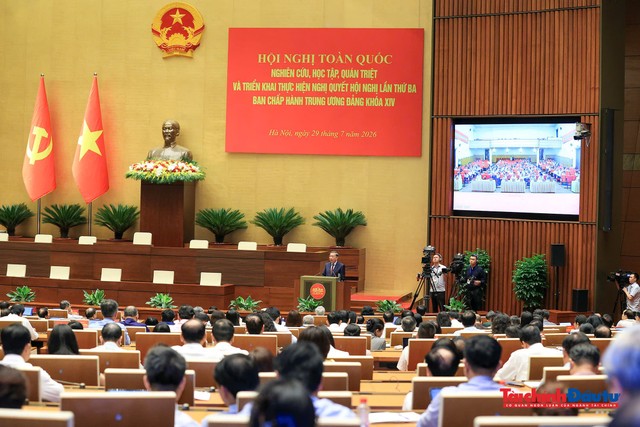 Tổng Bí thư, Chủ tịch nước Tô Lâm phát biểu chỉ đạo tại Hội nghị toàn quốc nghiên cứu, học tập, quán triệt và triển khai thực hiện các Nghị quyết, Kết luận, Quy định của Hội nghị Trung ương 3 khoá XIV. Ảnh: Đức Thanh