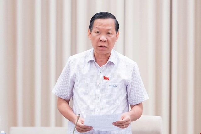 Chủ nhiệm Ủy ban Kinh tế và Tài chính Phan Văn Mãi báo cáo ý kiến - Ảnh: QH.