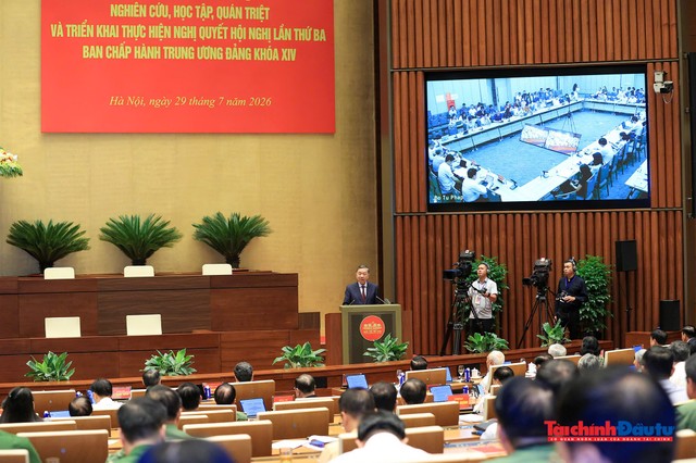 Tổng Bí thư, Chủ tịch nước Tô Lâm phát biểu chỉ đạo tại Hội nghị toàn quốc nghiên cứu, học tập, quán triệt và triển khai thực hiện các Nghị quyết, Kết luận, Quy định của Hội nghị Trung ương 3 khoá XIV. Ảnh: Đức Thanh