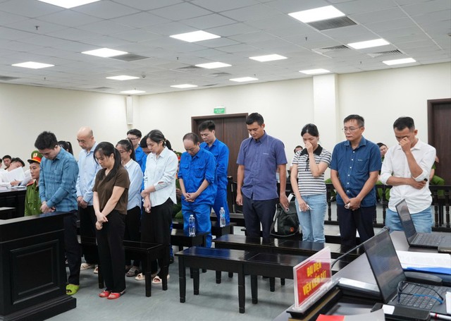 Các bị cáo bị đưa ra xét xử tại phiên tòa sơ thẩm.