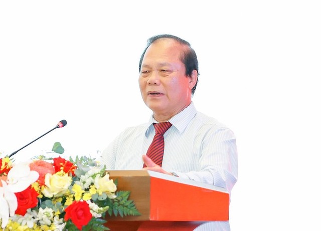 Nguyên Chủ nhiệm Ủy ban Pháp luật của Quốc hội khóa 13 Phan Trung Lý tham gia thảo luận. Nguyên Chủ nhiệm Ủy ban Pháp luật của Quốc hội khóa 13 Phan Trung Lý tham gia thảo luận.