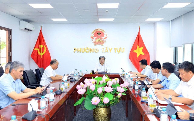 Phó Chủ tịch UBND TP. Hà Nội Trương Việt Dũng chủ trì cuộc làm việc với hai phường Tây Tựu và Phú Diễn.