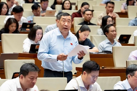 Đại biểu Thạch Phước Bình (Vĩnh Long) phát biểu tại hội trường - Ảnh: QH. Đại biểu Thạch Phước Bình (Vĩnh Long) phát biểu tại hội trường - Ảnh: QH.