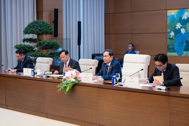 Chủ tịch Quốc hội Trần Thanh Mẫn và các đại biểu tại cuộc tiếp. Chủ tịch Quốc hội Trần Thanh Mẫn và các đại biểu tại cuộc tiếp.