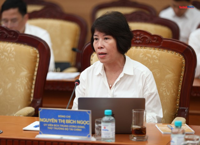 Thứ trưởng nhấn mạnh yêu cầu xuyên suốt là phải bảo đảm cả tiến độ và chất lượng. Thứ trưởng nhấn mạnh yêu cầu xuyên suốt là phải bảo đảm cả tiến độ và chất lượng.