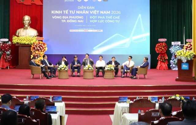 Ông Đặng Hồng Anh, Chủ tịch Hội Doanh nhân trẻ Việt Nam cho rằng, lợi thế về vị trí, công nghiệp, hạ tầng và kết nối vùng của Đồng Nai chỉ thực sự tạo ra giá trị khi được chuyển hóa thành năng lực cạnh tranh của doanh nghiệp địa phương. Ông Đặng Hồng Anh, Chủ tịch Hội Doanh nhân trẻ Việt Nam cho rằng, lợi thế về vị trí, công nghiệp, hạ tầng và kết nối vùng của Đồng Nai chỉ thực sự tạo ra giá trị khi được chuyển hóa thành năng lực cạnh tranh của doanh nghiệp địa phương.
