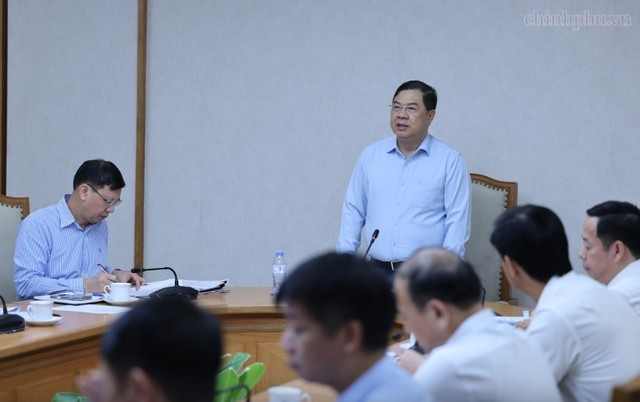 Phó Thủ tướng Thường trực yêu cầu nghiên cứu phương án đầu tư phù hợp và có thể phân kỳ theo từng giai đoạn. Ảnh: chinhphu.vn Phó Thủ tướng Thường trực yêu cầu nghiên cứu phương án đầu tư phù hợp và có thể phân kỳ theo từng giai đoạn. Ảnh: chinhphu.vn