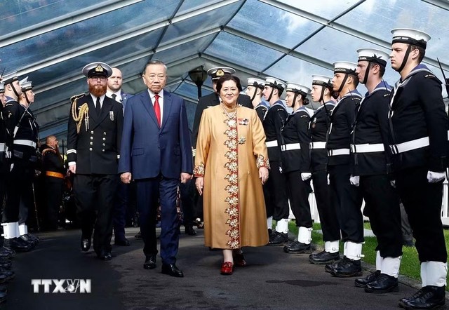 Toàn quyền New Zealand Dame Cindy Kiro đã chủ trì Lễ đón. Ảnh: Thống Nhất/TTXVN. Toàn quyền New Zealand Dame Cindy Kiro đã chủ trì Lễ đón. Ảnh: Thống Nhất/TTXVN.