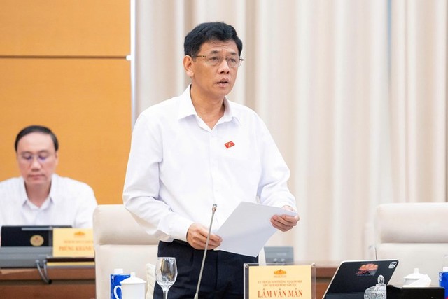 Chủ tịch Hội đồng Dân tộc Lâm Văn Mẫn trình bày báo cáo thẩm tra sơ bộ - Ảnh: QH. Chủ tịch Hội đồng Dân tộc Lâm Văn Mẫn trình bày báo cáo thẩm tra sơ bộ - Ảnh: QH.