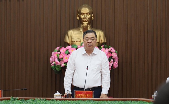 Phó Thủ tướng Thường trực Chính phủ Phạm Gia Túc phát biểu tại buổi làm việc. Phó Thủ tướng Thường trực Chính phủ Phạm Gia Túc phát biểu tại buổi làm việc.