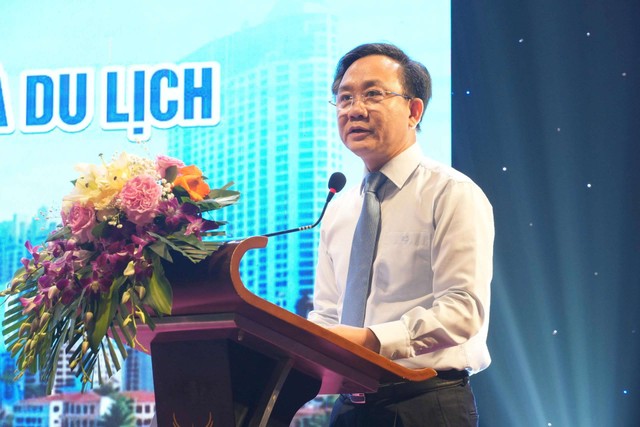 Phó Chủ tịch UBND tỉnh Quảng Trị Hoàng Xuân Tân phát biểu tại hội nghị.