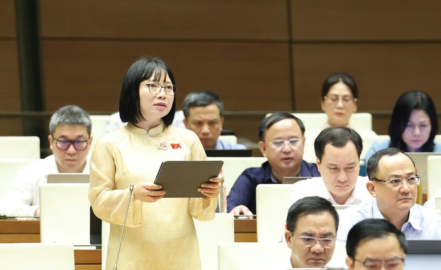 Đại biểu Nguyễn Thị Việt Nga tham gia thảo luận - Ảnh Đức Thanh. Đại biểu Nguyễn Thị Việt Nga tham gia thảo luận - Ảnh Đức Thanh.