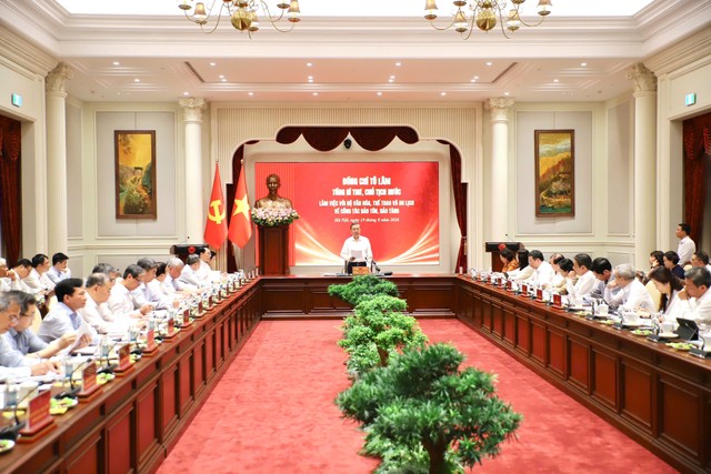 Toàn cảnh phiên họp. Ảnh: Việt Hùng.