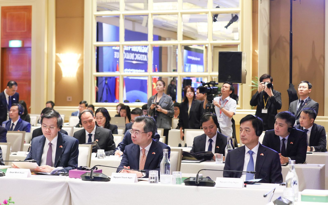 Đoàn đại biểu cấp cao Việt Nam tham dự Đối thoại Chiến lược Việt Nam - Singapore lần thứ nhất.