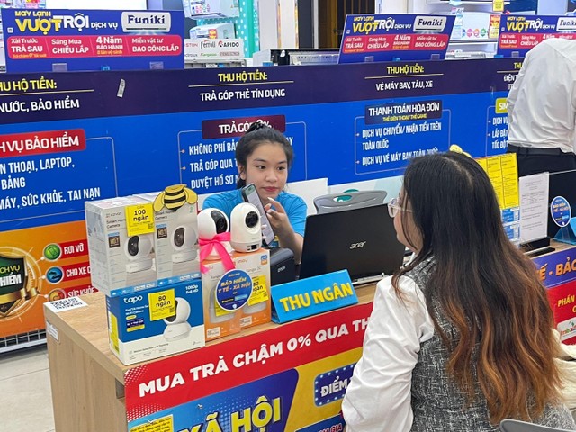 Tích hợp các giải pháp tài chính tiêu dùng ngay tại điểm bán giúp tháo gỡ rào cản chi tiêu, đóng góp tới 38% tổng doanh thu hệ thống Tích hợp các giải pháp tài chính tiêu dùng ngay tại điểm bán giúp tháo gỡ rào cản chi tiêu, đóng góp tới 38% tổng doanh thu hệ thống