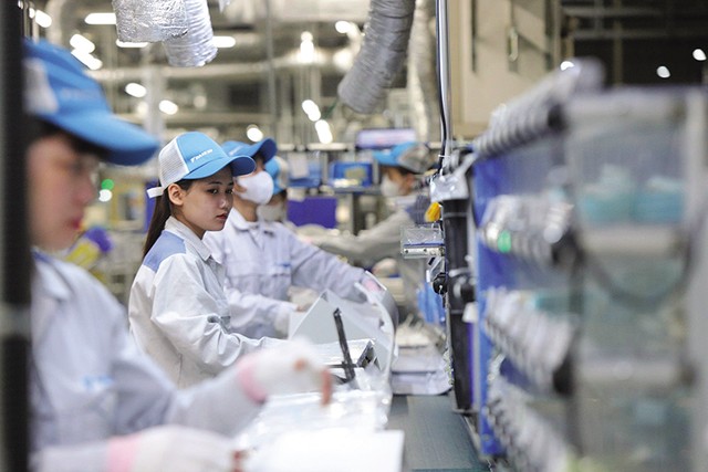Doanh nghiệp FDI được kỳ vọng đóng góp nhiều hơn vào chuyển giao công nghệ, phát triển nhân lực và nâng cao tỷ lệ nội địa hóa. Trong ảnh: Dây chuyền sản xuất của Daikin tại Việt Nam. Ảnh: Đức Thanh