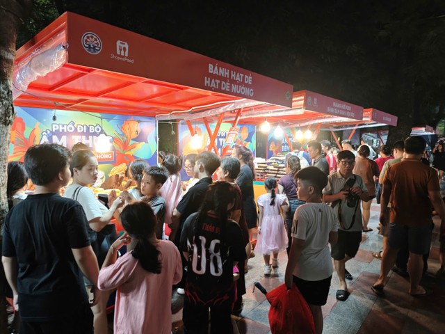 Không gian Phố đi bộ Ẩm thực đêm Hải Phòng trong những ngày đầu khai trương. Ảnh: Thanh Sơn Không gian Phố đi bộ Ẩm thực đêm Hải Phòng trong những ngày đầu khai trương. Ảnh: Thanh Sơn