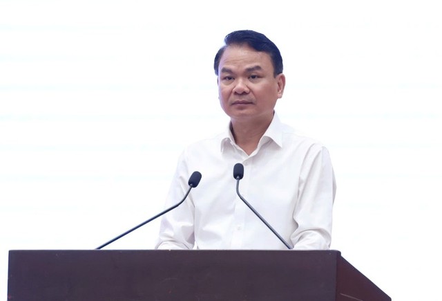 Bộ trưởng, Chủ nhiệm Văn phòng Chính phủ Đặng Xuân Phong thông tin tại cuộc Họp báo. Ảnh: Đức Minh. Bộ trưởng, Chủ nhiệm Văn phòng Chính phủ Đặng Xuân Phong thông tin tại cuộc Họp báo. Ảnh: Đức Minh.