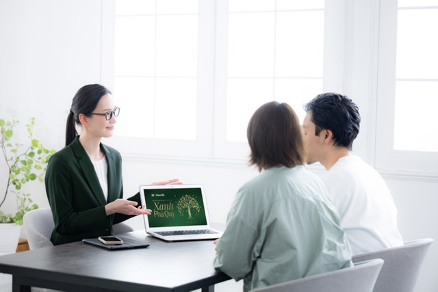 Sản phẩm bảo hiểm liên kết đơn vị Xanh Phú Quý được nhiều người quan tâm vì khả năng đáp ứng đồng thời nhu cầu bảo vệ và tích lũy, hỗ trợ các mục tiêu tài chính dài hạn. Ảnh Manulife. Sản phẩm bảo hiểm liên kết đơn vị Xanh Phú Quý được nhiều người quan tâm vì khả năng đáp ứng đồng thời nhu cầu bảo vệ và tích lũy, hỗ trợ các mục tiêu tài chính dài hạn. Ảnh Manulife.