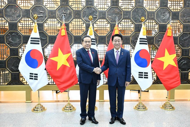 Chủ tịch Quốc hội Trần Thanh Mẫn và Chủ tịch Quốc hội Hàn Quốc Cho Jeong Sik. Chủ tịch Quốc hội Trần Thanh Mẫn và Chủ tịch Quốc hội Hàn Quốc Cho Jeong Sik.